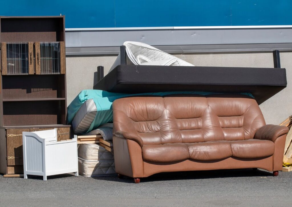 where to throw away furniture